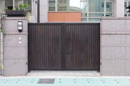 Comment r&eacute;ussir l'installation de votre portail en 5 &eacute;tapes cl&eacute;s ?